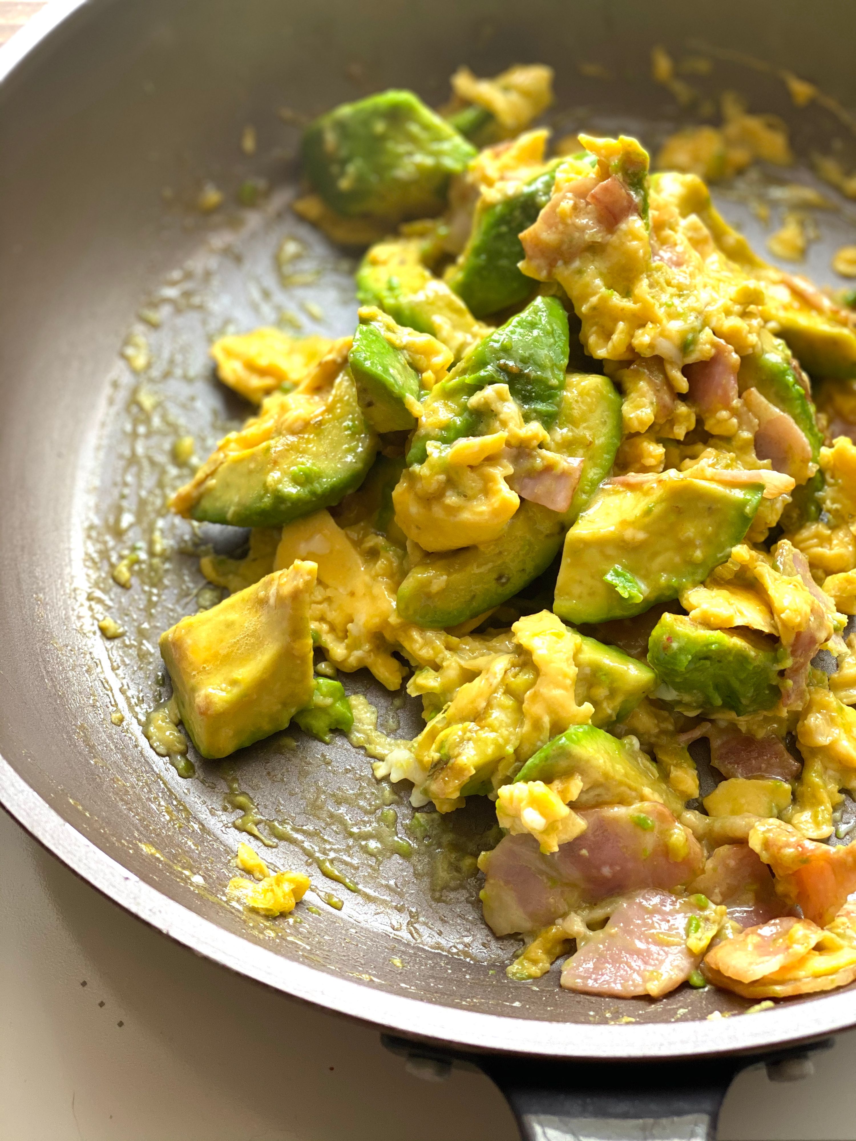 とろける食感☆アボカドベーコンエッグ | レシピサイトNadia