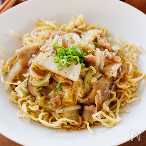 『豚バラ白菜のあんかけ焼きそば』具材3つでお手軽♪
