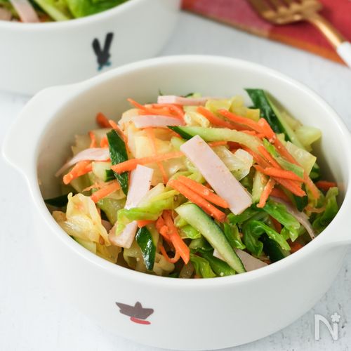作り置きにも♩【キャベツと彩り野菜のごま甘酢サラダ】