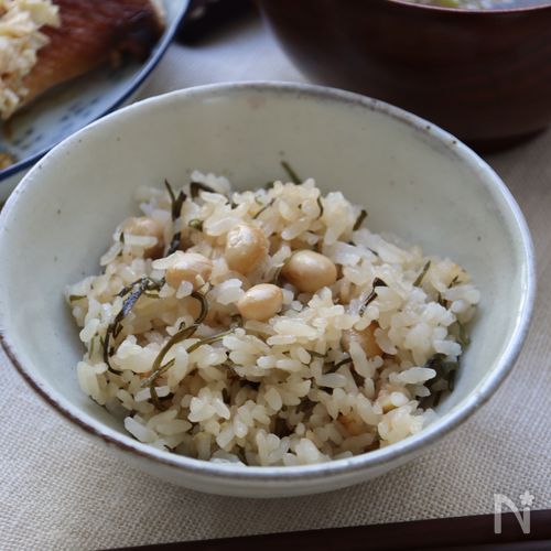 『大豆と切り昆布の炊き込みごはん』栄養満点!ほっとする味。