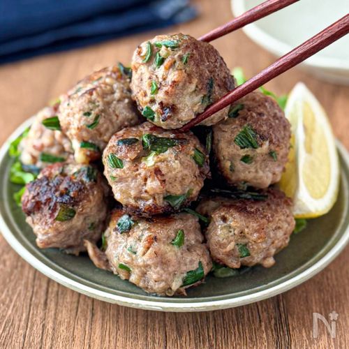 【ワンパン♪スタミナ肉団子】全部入れて、こねたら焼くだけ◎