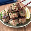 【ワンパン♪スタミナ肉団子】全部入れて、こねたら焼くだけ◎