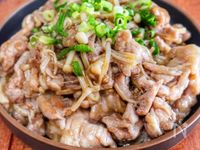 10分で爆速おかず【豚肉とえのきのガリバタ醤油炒め】コク旨♡