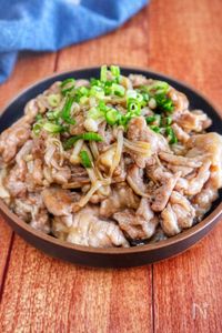 10分で爆速おかず【豚肉とえのきのガリバタ醤油炒め】コク旨♡