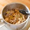 たっぷりきのこと豚バラの和風あんかけラーメンの工程2