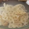 レンジで作れる◎れんこんと豆苗のシャキシャキサラダの工程1