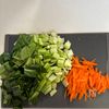 レンジで3分！【小松菜とにんじんの旨ツナ塩昆布和え】やみつきの工程1