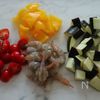 レーズン・夏野菜・エビのスパイシーパスタサラダの下準備