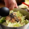 【抱えて食べたい！】ツナと塩昆布のやみつき無限キャベツ♪の工程1