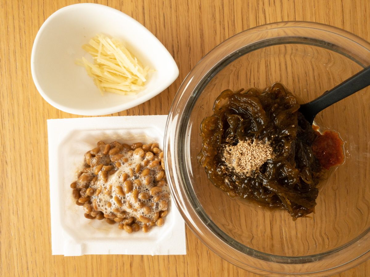 チュルッとピリ辛納豆もずく】やみつき！混ぜるだけ！ | レシピサイトNadia