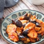 お肉柔らかなすトロリご飯進む♡鶏むね肉となすのケチャポン炒め