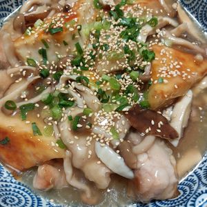 よっこの作ってみた!投稿(やわらか鶏肉とつるりん絹厚揚げとたっぷりきのこのとろーり煮)