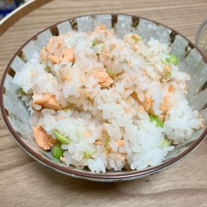 Natsukoの作ってみた!投稿(お代わり必至！超簡単！塩鮭と枝豆の混ぜご飯)
