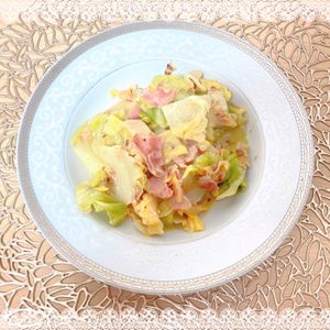 にゃ〜むずの作ってみた!投稿(やみつき♡ベーコンとキャベツのおかかマヨ炒め)