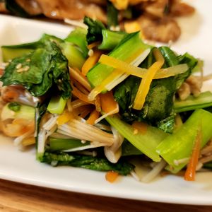 ぱんだの作ってみた!投稿(焼肉屋さん風《小松菜とえのきと人参♡旨塩ナムル》)