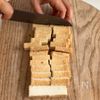 パパっと！厚揚げニラ玉の下準備