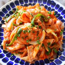 豚肉の赤ワインケチャップ炒め♩ナポリタンのような味わい