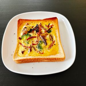 りんの作ってみた!投稿(アスパラとベーコンのキッシュトースト)