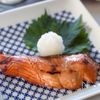 【調味料2つ!漬けて焼くだけ!】鮭のみりん焼き