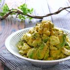 アボカドとゆで卵のおかか塩昆布マヨサラダ