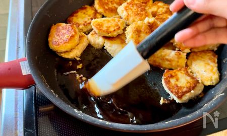 調味料を入れ、全体に絡める