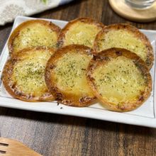 餃子の皮が余ったらコレ【カリカリマヨチー】