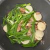 居酒屋風《ながいもとニラのスタミナ炒め》の工程3