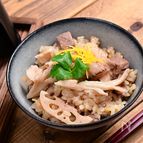 猪の旨味を堪能！「猪肉と柚子のジビエ釜飯」