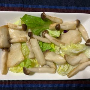 1178254の作ってみた!投稿(レタスときのこのバターしょう油炒め)