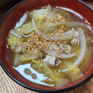 ゆくゆくの作ってみた!投稿(また作って!が聞ける♡『生姜薫る豚こまと白菜のうま味スープ』)