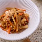 【大根の皮とにんじんとエリンギの炒め物】大根の皮を美味しく！