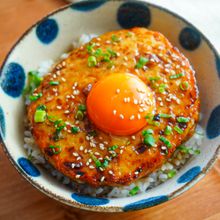甘辛月見つくね丼【ドーンと豪快！見た目のボリューム◎！】