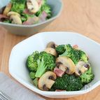 野菜不足解消に！ブロッコリーとマッシュルームの柚子胡椒ソテー