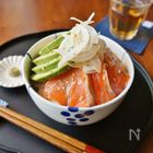 お刺身は少なめでOK！おしゃれにボリュームもアップ！華やか海鮮丼レシピ