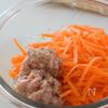 ［塩麹キャロットラペ］ツナ入りでやみつき！の工程1
