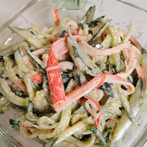 ゆみの作ってみた!投稿(節約食材をあえるだけ♩かにきゅうサラダ)