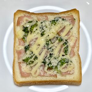 キャピタンの作ってみた!投稿(トーストバリエ＊ブロッコリーとハムのトースト)