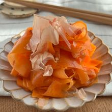 ひらひらにんじんのおかか中華和え