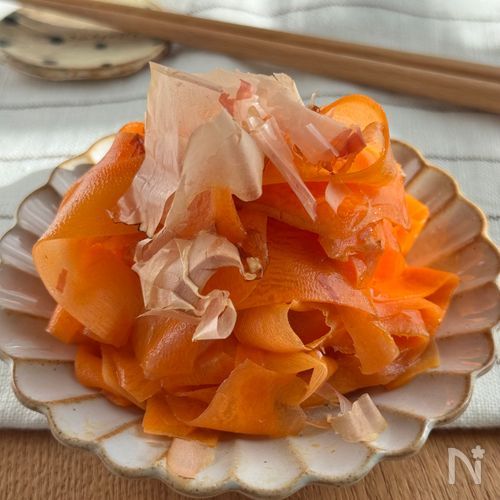 ひらひらにんじんのおかか中華和え