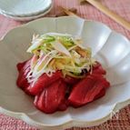 【マグロの漬け】薬味たっぷりで美味しい。