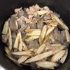 ごぼうと蒟蒻と豚バラの《腸活♡ごま味噌スープ》の工程2