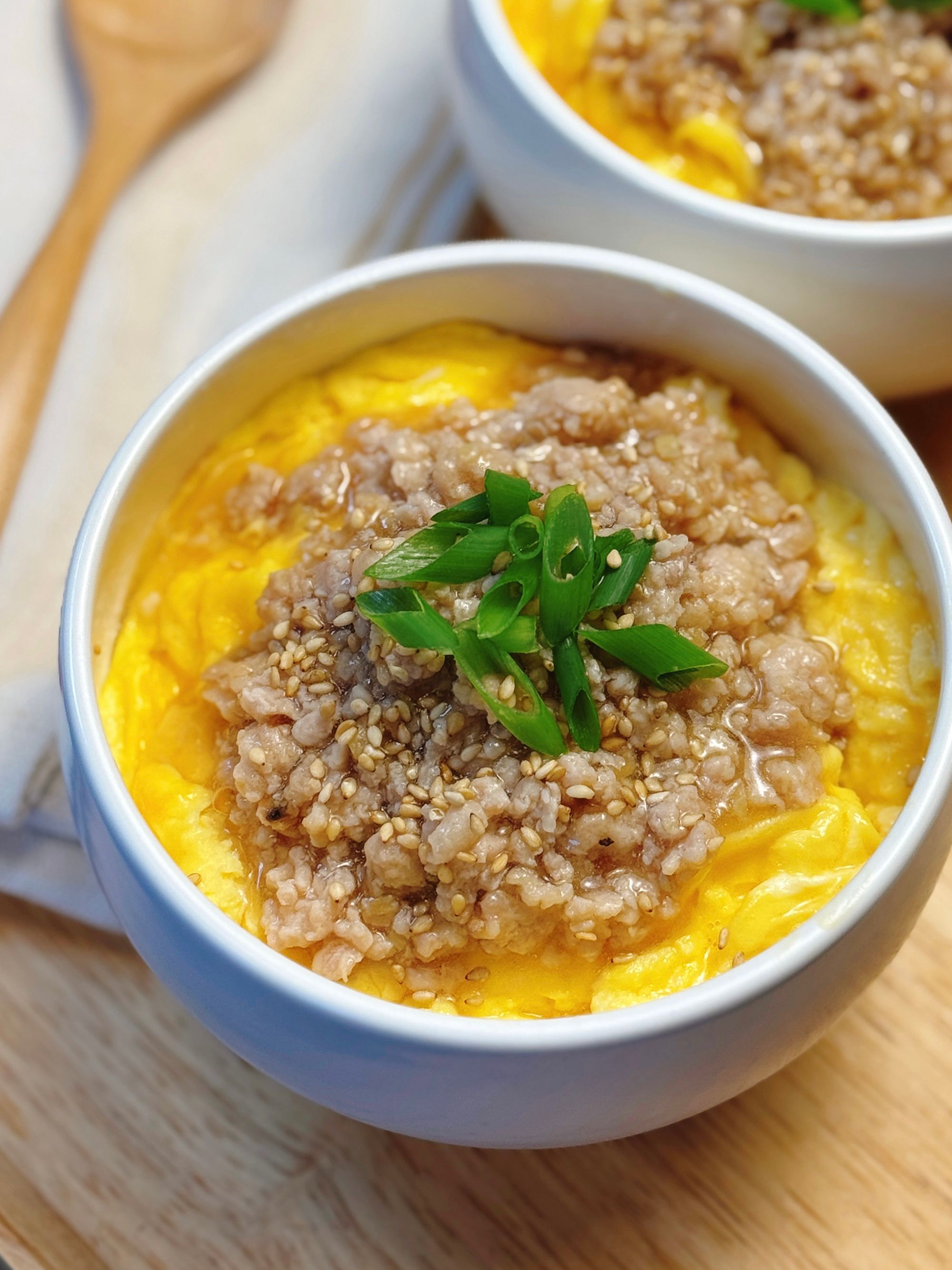 鶏そぼろの ふわ玉親子丼】ふわとろ食感にハマる♡ | レシピサイトNadia