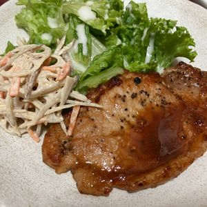りんごの作ってみた!投稿(お手軽ごちそうおかず♡『はちみつジンジャーポークステーキ』)