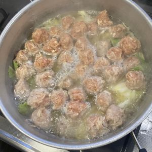 そら・ゆずの作ってみた!投稿(包丁不要！！えのき豚団子とレタスの旨塩スープ鍋)
