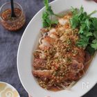 栁川かおりのレシピノート。 vol.47　薬味たっぷり、揚げない油淋鶏。