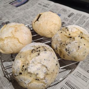 ぼんの作ってみた!投稿(【材料２つふわふわもちもちお豆腐パン】発酵なし！焼くまで5分)