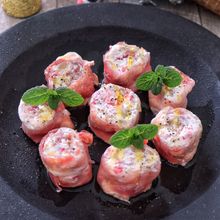 ［苺とオリーブとクリチの生ハム巻き］クリスマスに使える！簡単