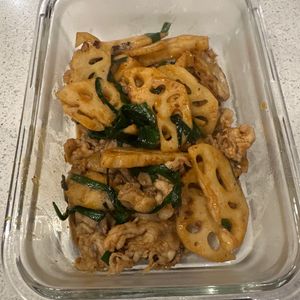 しーちゃんの作ってみた!投稿(スタミナ満点♡豚肉とれんこんのピリ辛炒め)