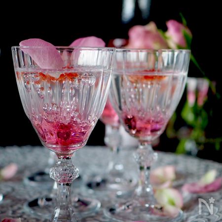 簡単おもてなし 宝石みたいにキラキラ光る薔薇のゼリー By 道添明子 あーぴん レシピサイト Nadia ナディア プロの料理家のおいしいレシピ