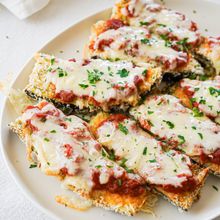 チーズとろけるクリスピーな【なすパルメザン】
